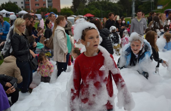 Prie akcijos „Už saugią Lietuvą“ Jonavoje prisijungė Martynas Starkus ir Simona Bandita