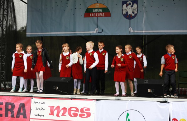 Prie akcijos „Už saugią Lietuvą“ Jonavoje prisijungė Martynas Starkus ir Simona Bandita