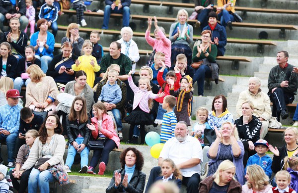 Prie akcijos „Už saugią Lietuvą“ Jonavoje prisijungė Martynas Starkus ir Simona Bandita