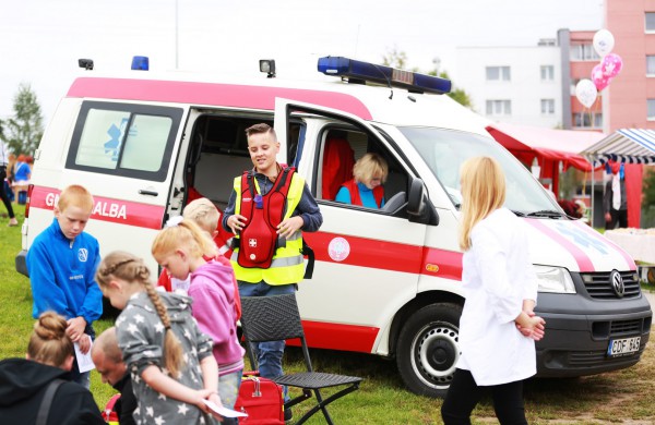 Prie akcijos „Už saugią Lietuvą“ Jonavoje prisijungė Martynas Starkus ir Simona Bandita