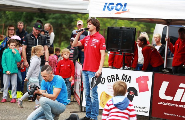 Prie akcijos „Už saugią Lietuvą“ Jonavoje prisijungė Martynas Starkus ir Simona Bandita