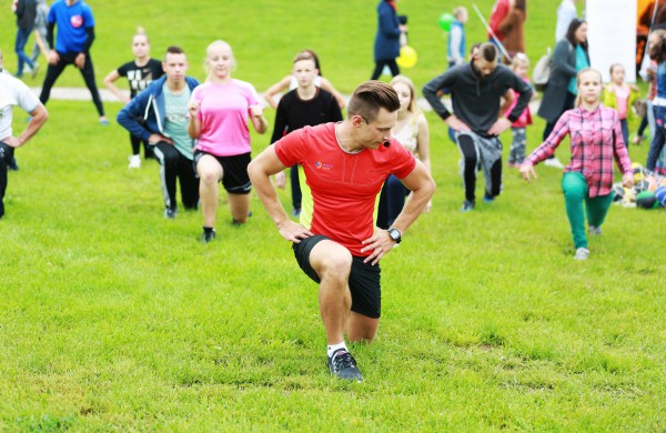 Prie akcijos „Už saugią Lietuvą“ Jonavoje prisijungė Martynas Starkus ir Simona Bandita