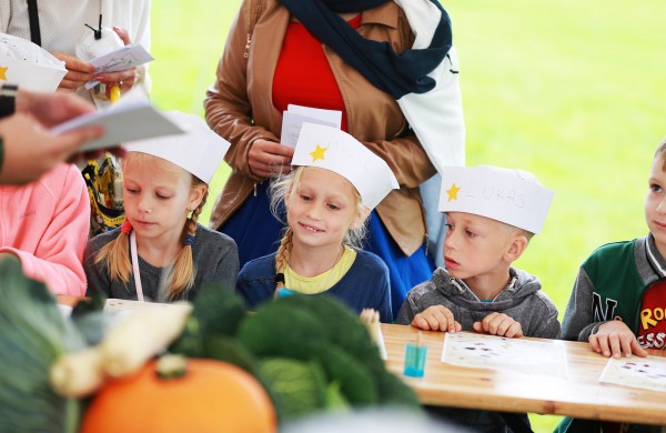 Prie akcijos „Už saugią Lietuvą“ Jonavoje prisijungė Martynas Starkus ir Simona Bandita