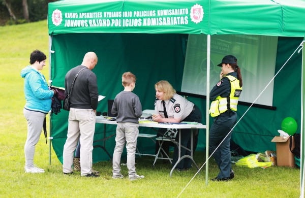 Prie akcijos „Už saugią Lietuvą“ Jonavoje prisijungė Martynas Starkus ir Simona Bandita