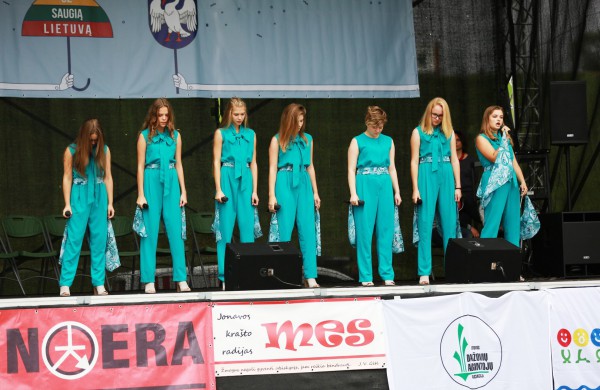 Prie akcijos „Už saugią Lietuvą“ Jonavoje prisijungė Martynas Starkus ir Simona Bandita