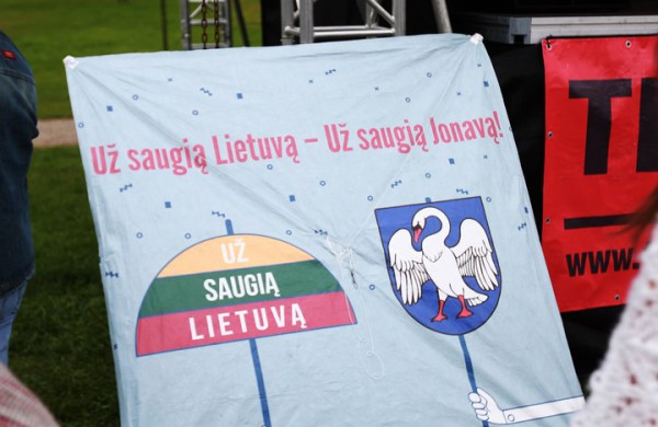 Prie akcijos „Už saugią Lietuvą“ Jonavoje prisijungė Martynas Starkus ir Simona Bandita