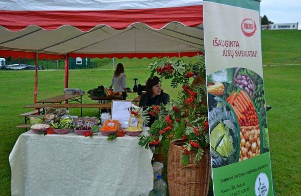 Prie akcijos „Už saugią Lietuvą“ Jonavoje prisijungė Martynas Starkus ir Simona Bandita