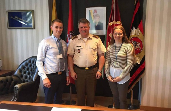 Jonavos Senamiesčio gimnazijos moksleivis darbavosi Krašto apsaugos ministerijoje