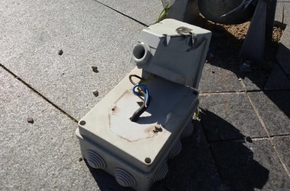 Ir vėl kažkam panižo rankos, o tiksliau, kojos