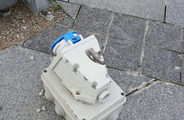 Ir vėl kažkam panižo rankos, o tiksliau, kojos