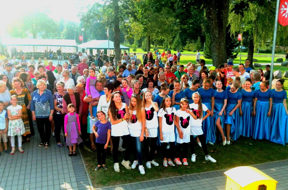 Šventė “Rudens mozaika” dar labiau suartina Šveicarijos bendruomenę