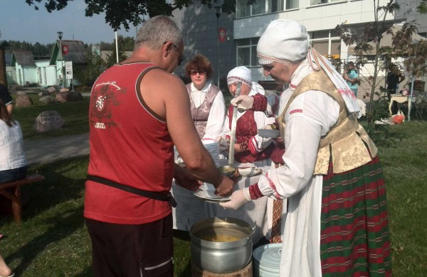 Šventė “Rudens mozaika” dar labiau suartina Šveicarijos bendruomenę