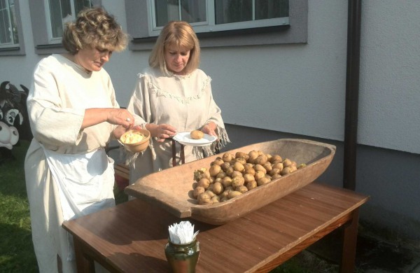 Šventė “Rudens mozaika” dar labiau suartina Šveicarijos bendruomenę