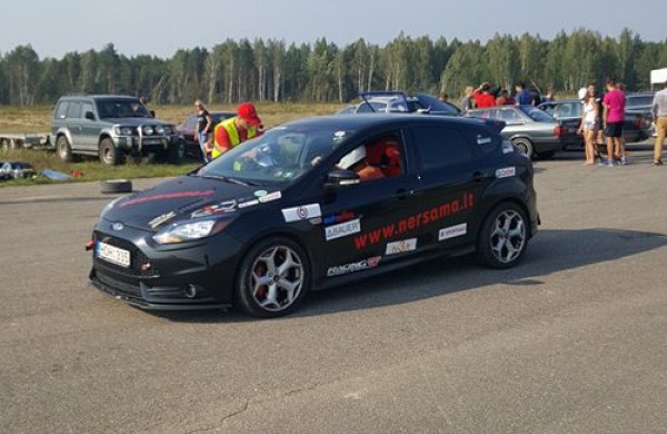 Ruklos aerodrome – automobilių lenktynės