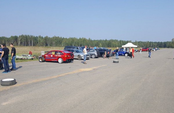 Ruklos aerodrome – automobilių lenktynės