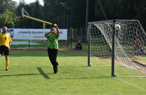 Rajono pirmenybėse – dvejos nulinės lygiosios