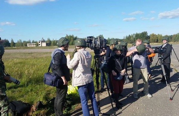 Rukloje nusileido beveik pusantro šimto JAV parašiutininkų