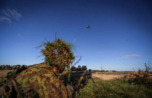 Rukloje nusileido beveik pusantro šimto JAV parašiutininkų