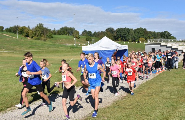 Bėgikai rudens varžyboms vėl rinkosi Jonavoje 