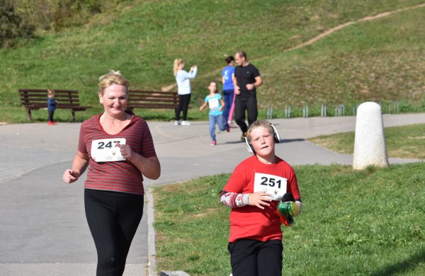 Bėgikai rudens varžyboms vėl rinkosi Jonavoje 