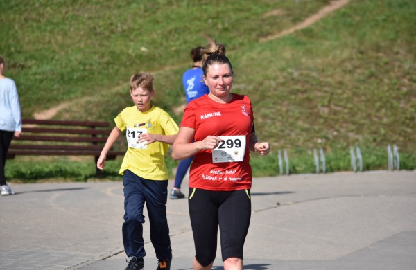 Bėgikai rudens varžyboms vėl rinkosi Jonavoje 