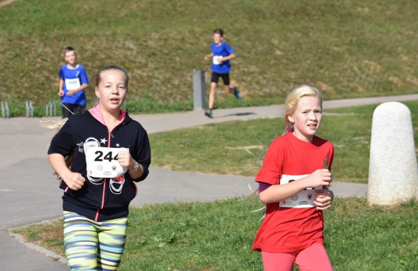 Bėgikai rudens varžyboms vėl rinkosi Jonavoje 
