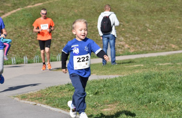 Bėgikai rudens varžyboms vėl rinkosi Jonavoje 