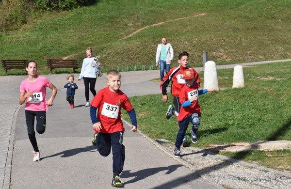 Bėgikai rudens varžyboms vėl rinkosi Jonavoje 