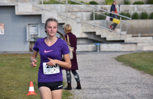 Bėgikai rudens varžyboms vėl rinkosi Jonavoje 