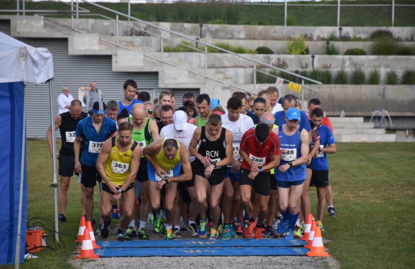 Bėgikai rudens varžyboms vėl rinkosi Jonavoje 