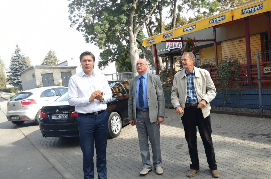 Miesto apžiūros stotelės: greičio ribojimas Kauno gatvėje, netvarkingi medžiai, posūkis į Ruklą