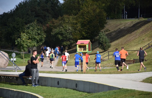 Bėgikai rudens varžyboms vėl rinkosi Jonavoje 