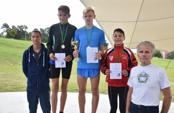 Bėgikai rudens varžyboms vėl rinkosi Jonavoje 