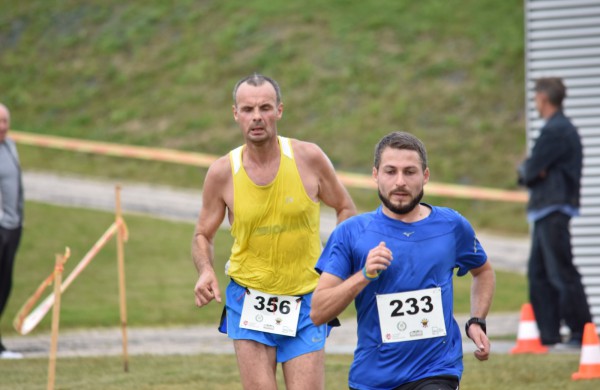 Bėgikai rudens varžyboms vėl rinkosi Jonavoje 