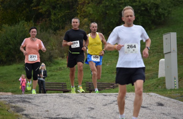 Bėgikai rudens varžyboms vėl rinkosi Jonavoje 