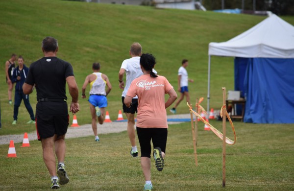 Bėgikai rudens varžyboms vėl rinkosi Jonavoje 