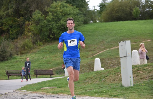 Bėgikai rudens varžyboms vėl rinkosi Jonavoje 