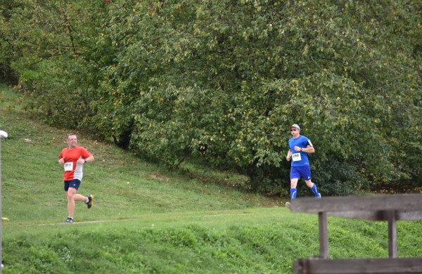 Bėgikai rudens varžyboms vėl rinkosi Jonavoje 