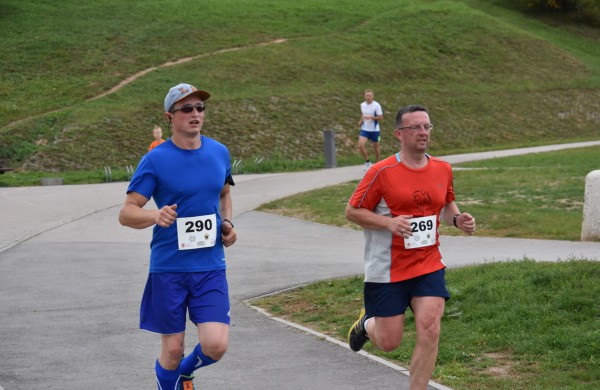 Bėgikai rudens varžyboms vėl rinkosi Jonavoje 