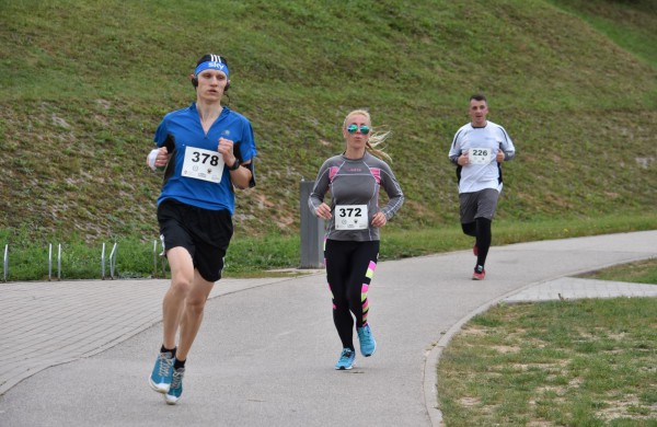 Bėgikai rudens varžyboms vėl rinkosi Jonavoje 