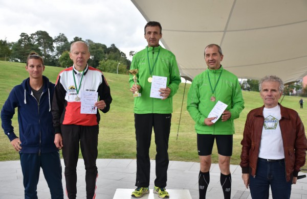 Bėgikai rudens varžyboms vėl rinkosi Jonavoje 