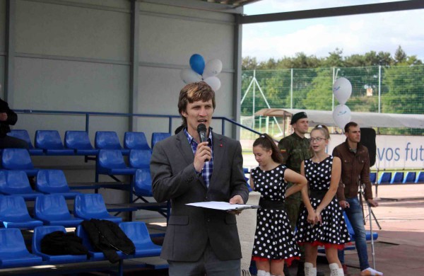 Jonavos miesto stadione atidaryta dirbtinės dangos aikštė