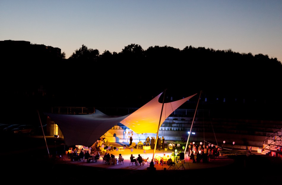 Joninių slėnis virto elegantiškos vakarienės erdve