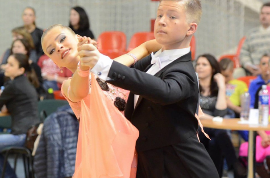 Joninių slėnyje – šokių klubo „Bonus“ koncertas