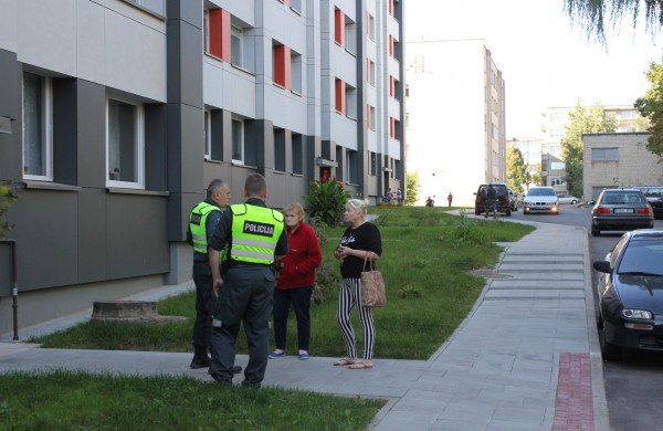 Šeimininkas – į parduotuvę, į namus – ugniagesiai