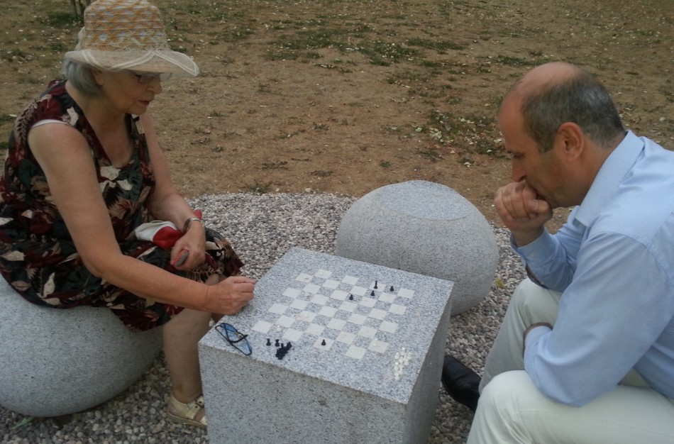 Šachmatų stalas Panerių gatvėje sulaukia žaidėjų