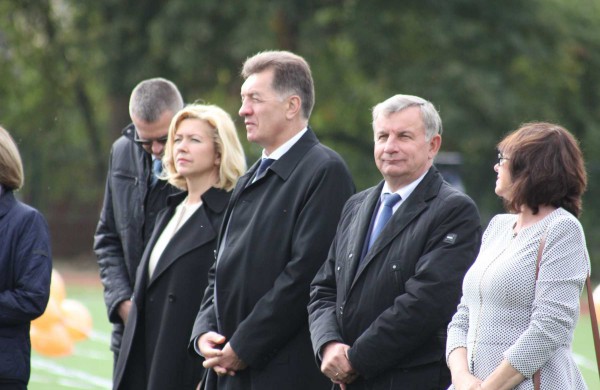 Senamiesčio gimnazijoje oficialiai atidarytas atnaujintas sporto aikštynas