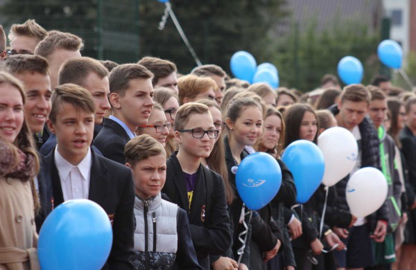 Senamiesčio gimnazijoje oficialiai atidarytas atnaujintas sporto aikštynas