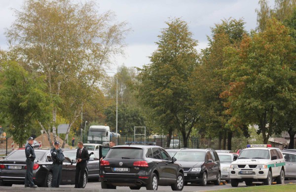 Senamiesčio gimnazijoje oficialiai atidarytas atnaujintas sporto aikštynas