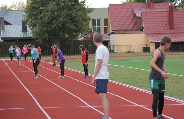 Senamiesčio gimnazijoje oficialiai atidarytas atnaujintas sporto aikštynas
